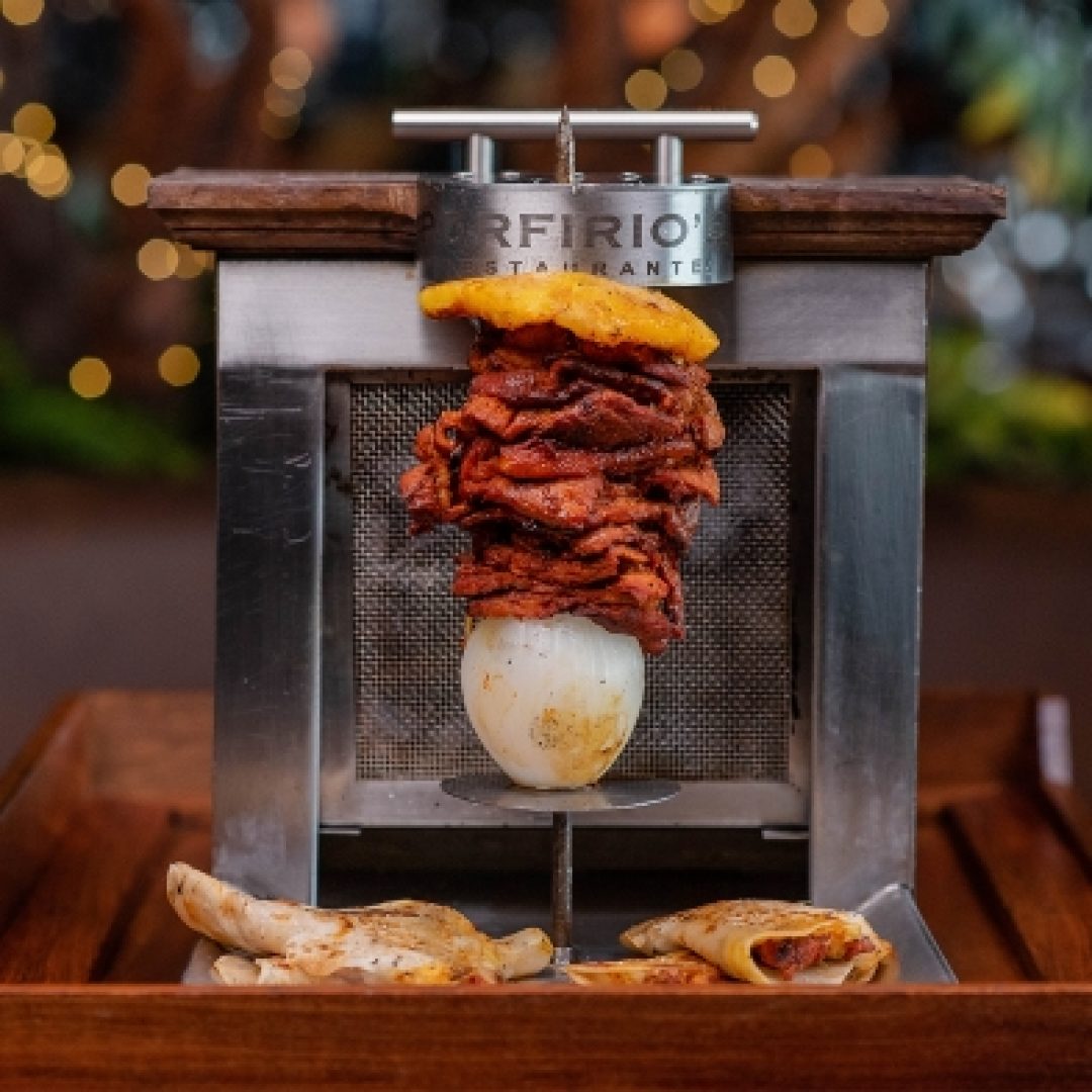 porfirios-trompo-al-pastor-comida-mexicana